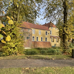 Blick auf die Manningaburg in Pewsum