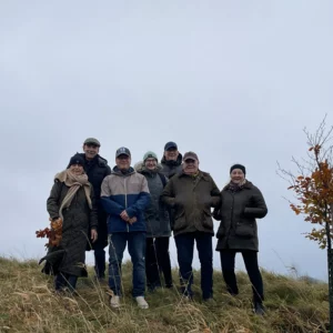 Gruppenfoto mit unseren Stammgästen nach der Baumpflanzaktion